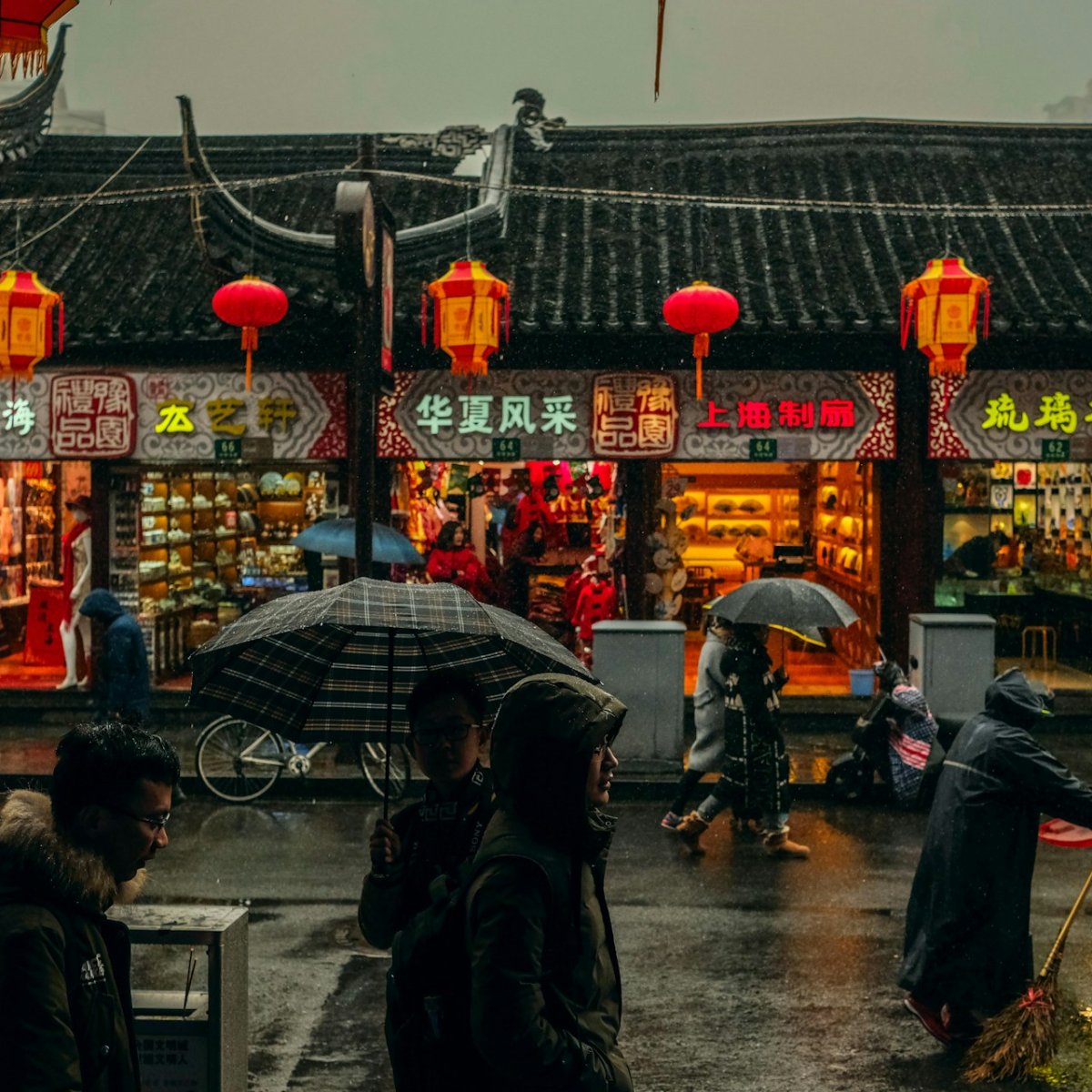 As Travelers Skip the U.S., China Takes the Crown