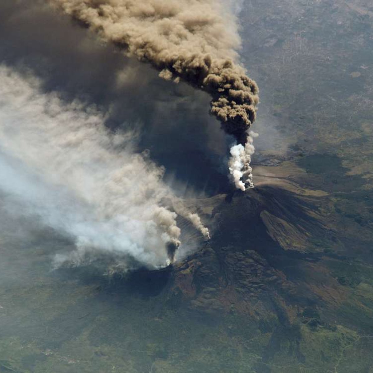 Infographic: The 10 Largest Volcanic Eruptions in the Last Century