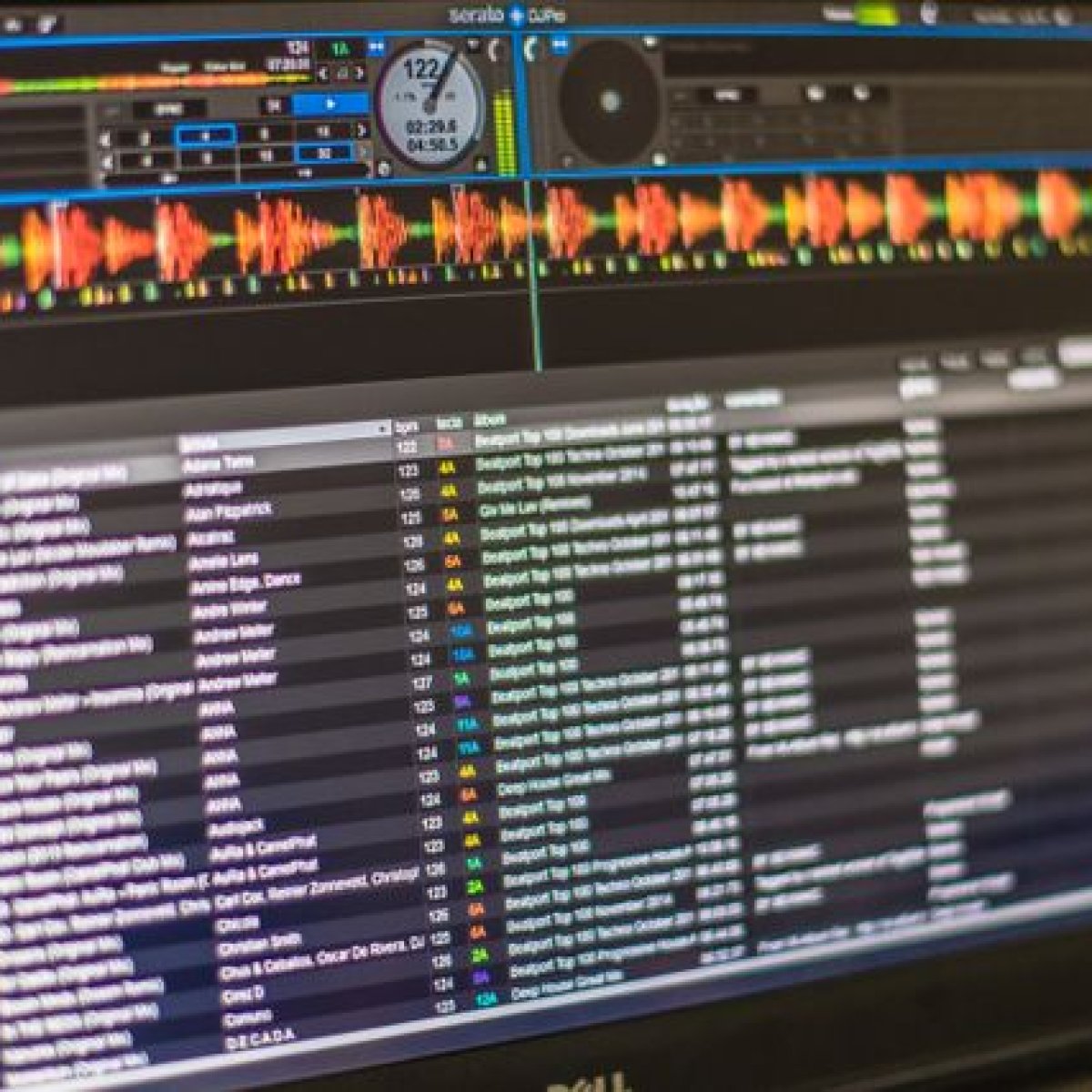 Infographic: The Rise and Fall of Winamp
