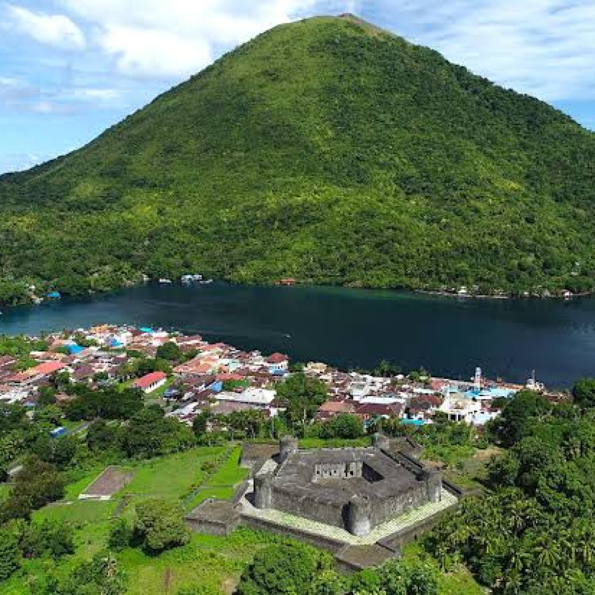 The Tales of Melaka in Malaysia and Maluku in Indonesia